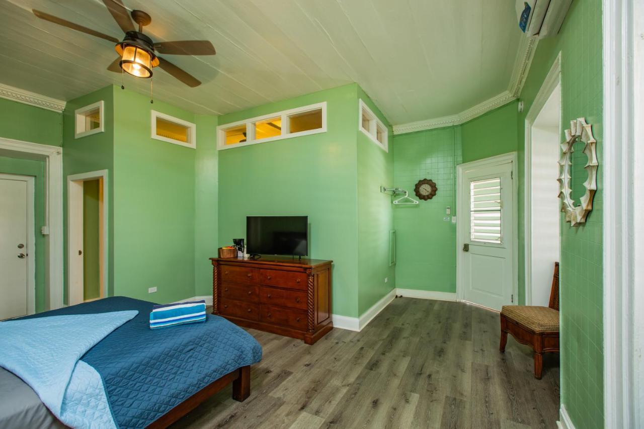 Victoria House Hotel Frederiksted Exterior photo