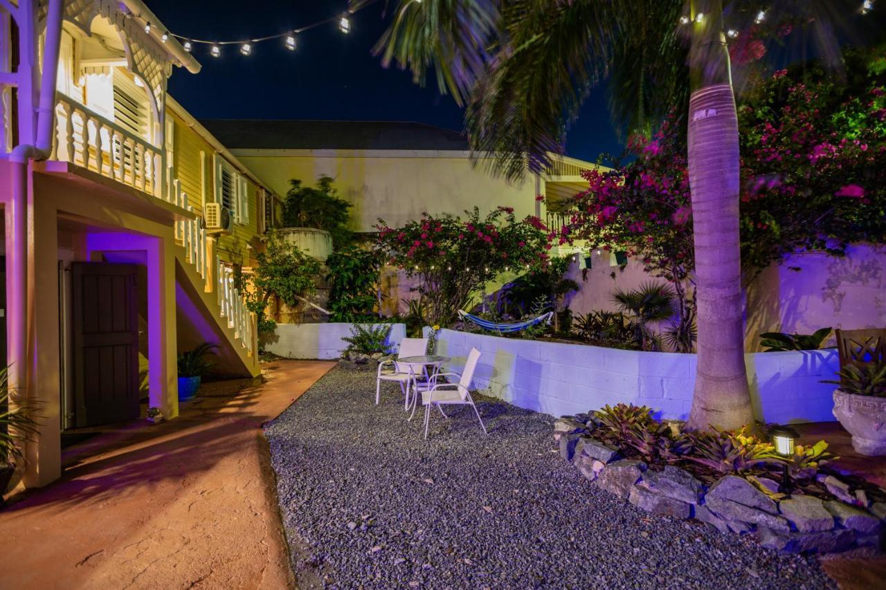 Victoria House Hotel Frederiksted Exterior photo