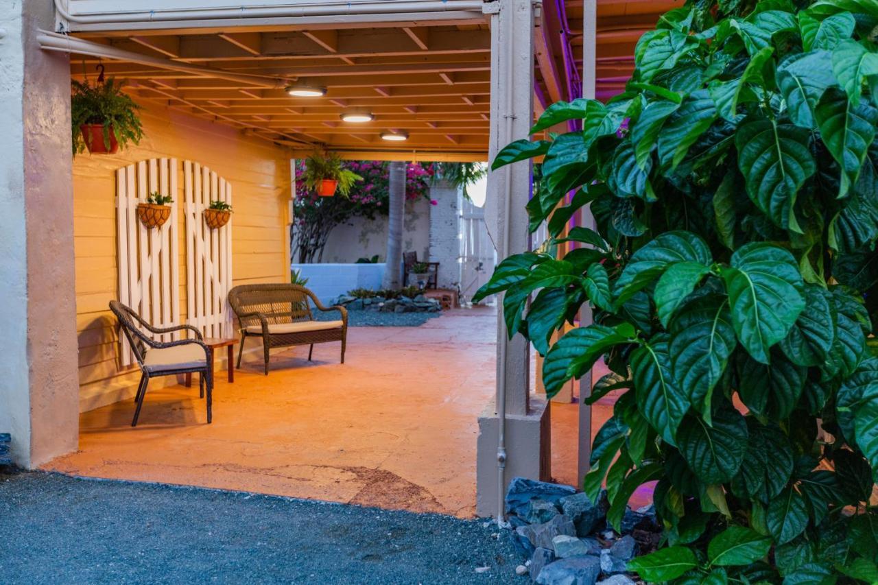 Victoria House Hotel Frederiksted Exterior photo