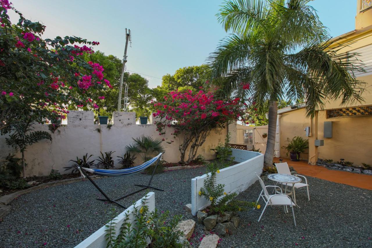 Victoria House Hotel Frederiksted Exterior photo